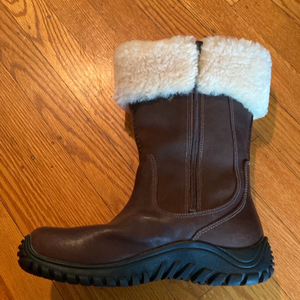 uggs cozy shearling lined leather gore tex snow boots size 7 brown